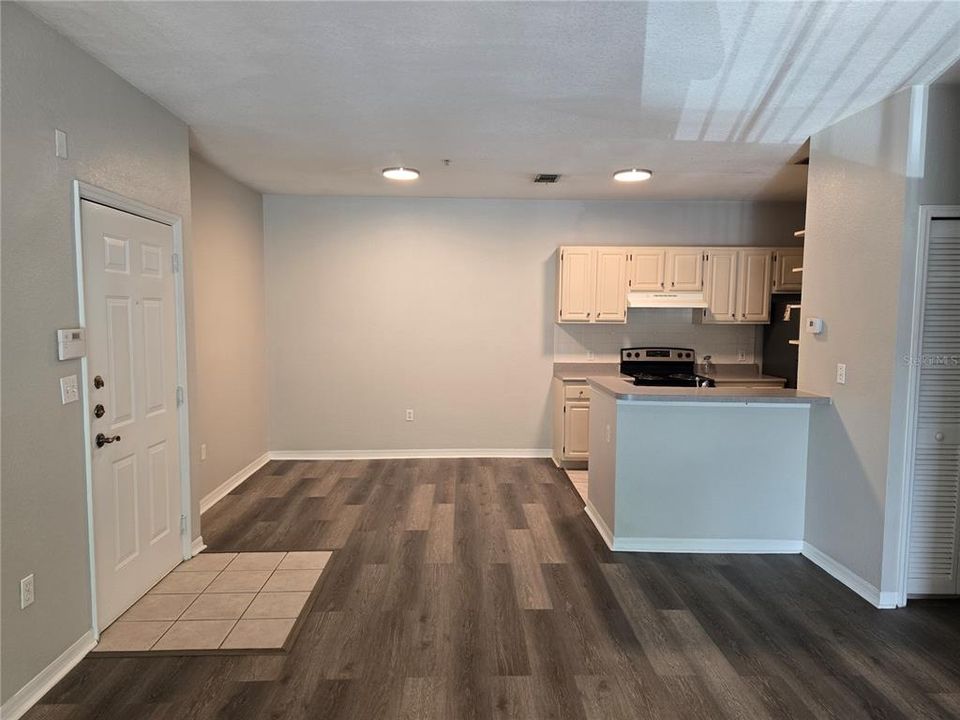 For Rent: $1,475 (1 beds, 1 baths, 749 Square Feet)