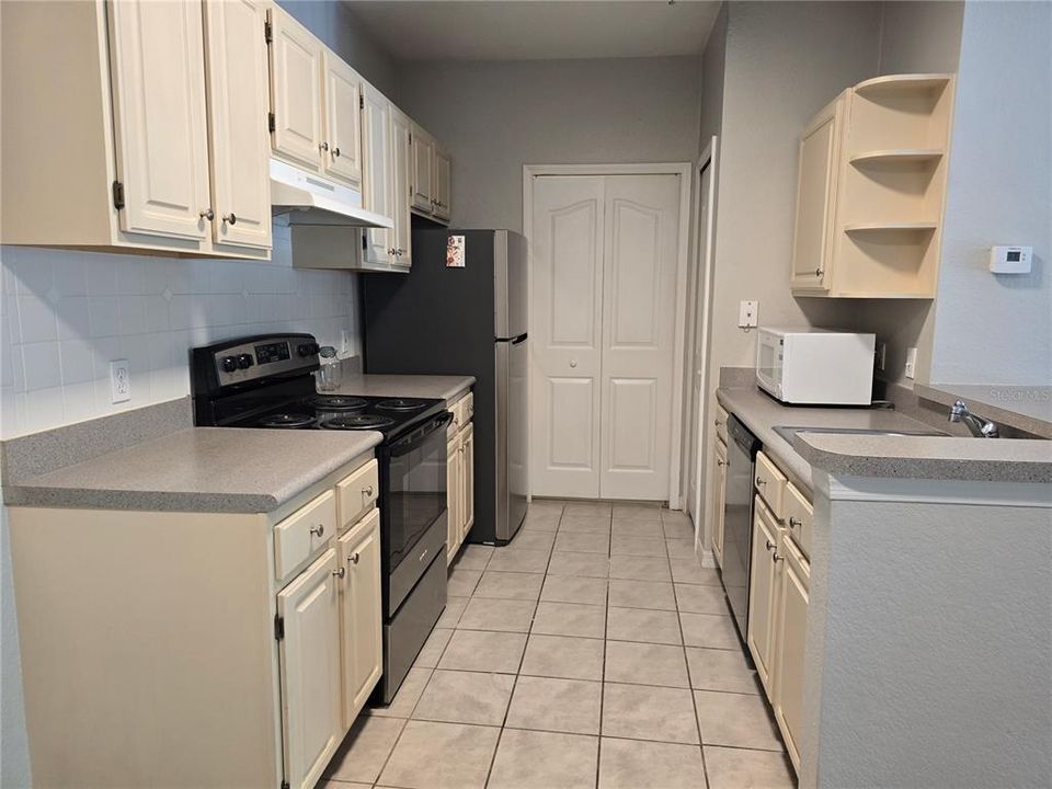 For Rent: $1,475 (1 beds, 1 baths, 749 Square Feet)