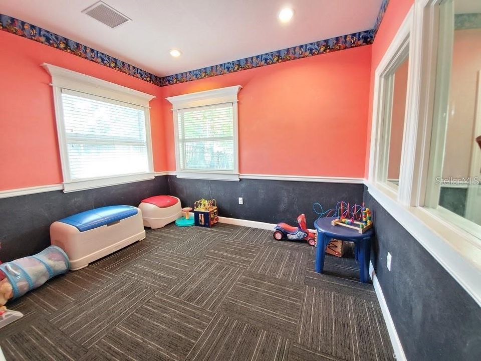 For Rent: $1,475 (1 beds, 1 baths, 749 Square Feet)