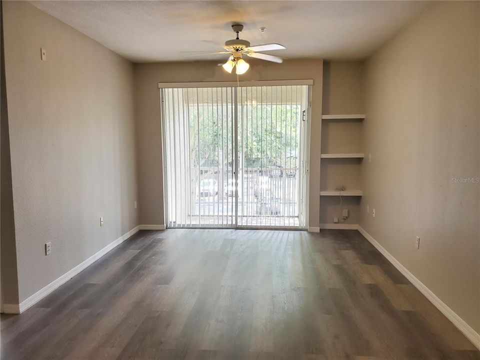 For Rent: $1,475 (1 beds, 1 baths, 749 Square Feet)