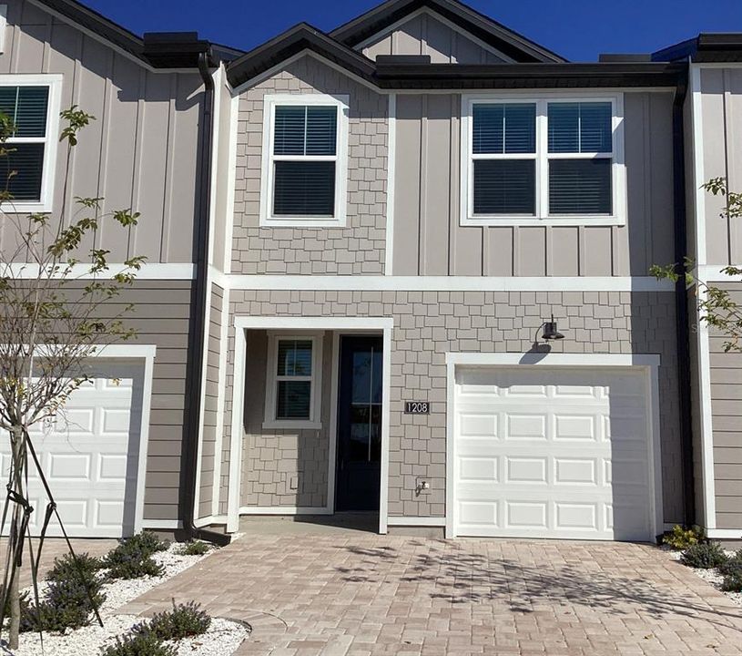 For Sale: $374,990 (3 beds, 2 baths, 1592 Square Feet)