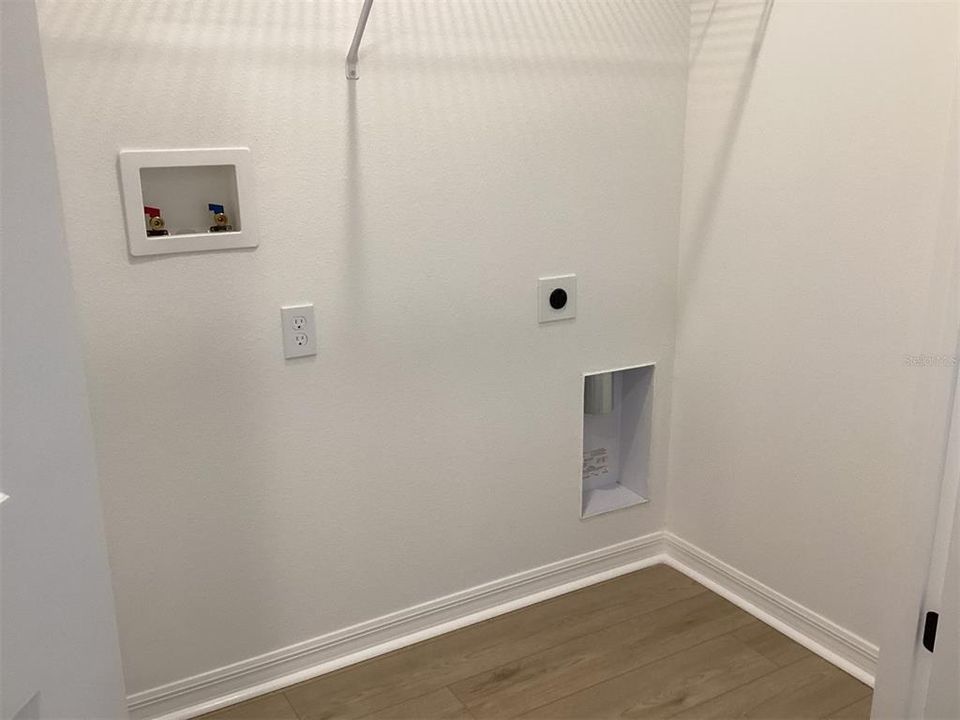 For Sale: $374,990 (3 beds, 2 baths, 1592 Square Feet)