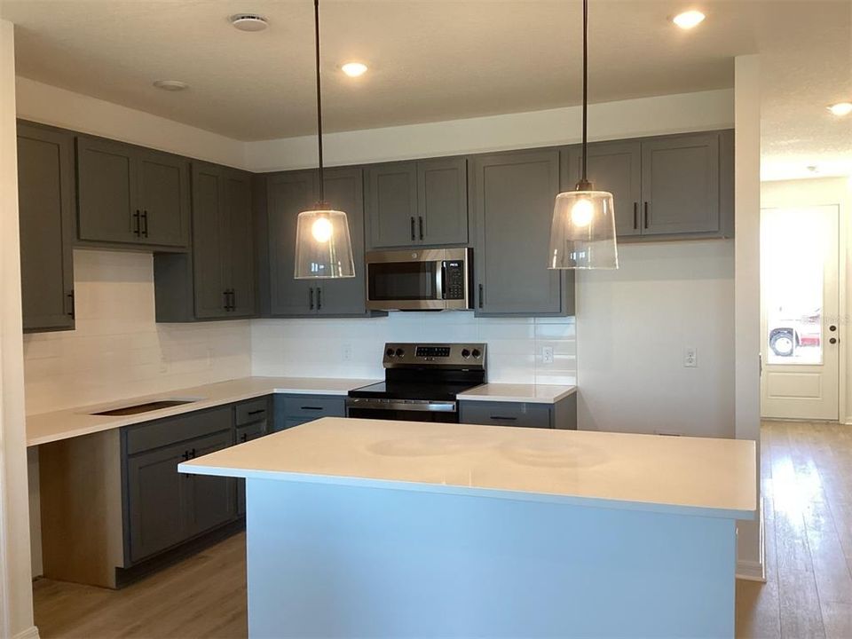 For Sale: $374,990 (3 beds, 2 baths, 1592 Square Feet)