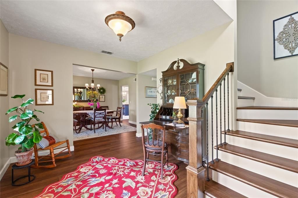 合同活跃: $719,000 (4 贝兹, 2 浴室, 2679 平方英尺)