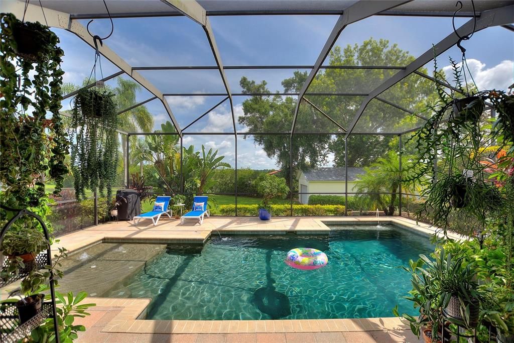 合同活跃: $719,000 (4 贝兹, 2 浴室, 2679 平方英尺)