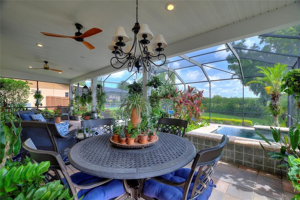 合同活跃: $719,000 (4 贝兹, 2 浴室, 2679 平方英尺)