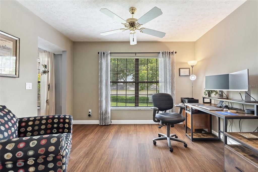 合同活跃: $719,000 (4 贝兹, 2 浴室, 2679 平方英尺)