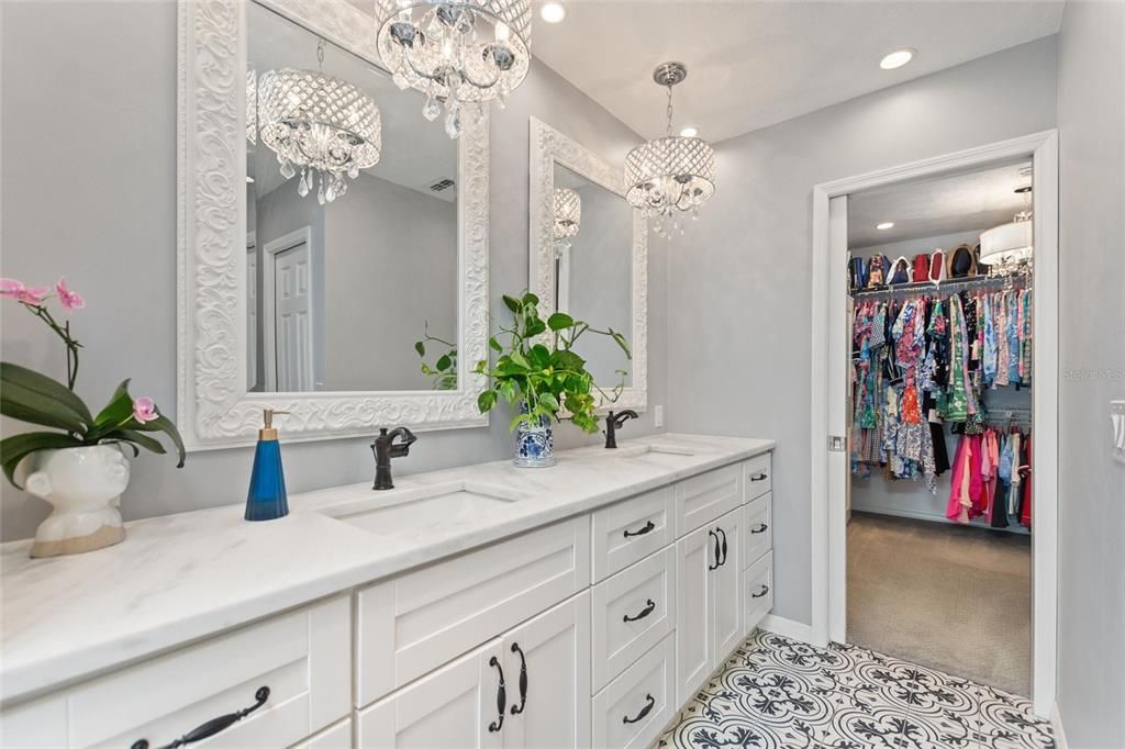 合同活跃: $719,000 (4 贝兹, 2 浴室, 2679 平方英尺)