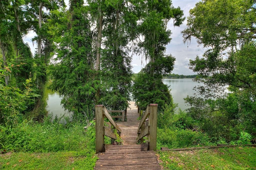 合同活跃: $719,000 (4 贝兹, 2 浴室, 2679 平方英尺)