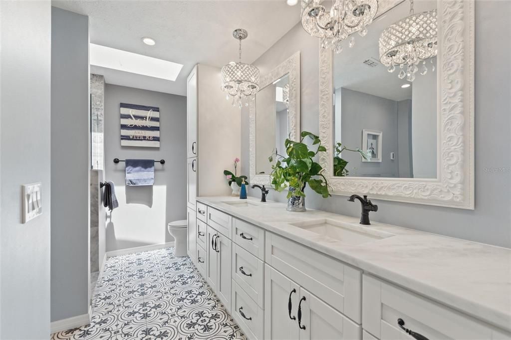 合同活跃: $719,000 (4 贝兹, 2 浴室, 2679 平方英尺)