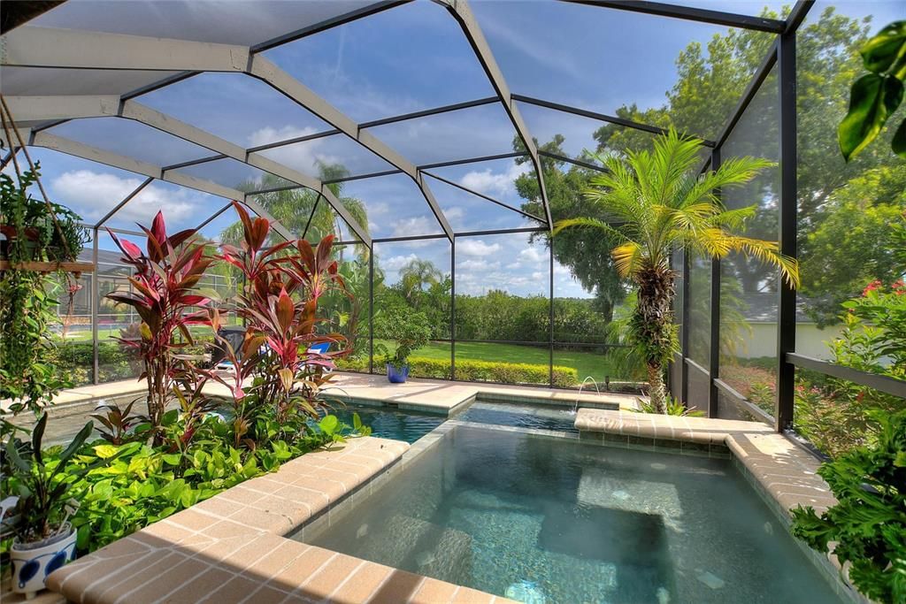 合同活跃: $719,000 (4 贝兹, 2 浴室, 2679 平方英尺)