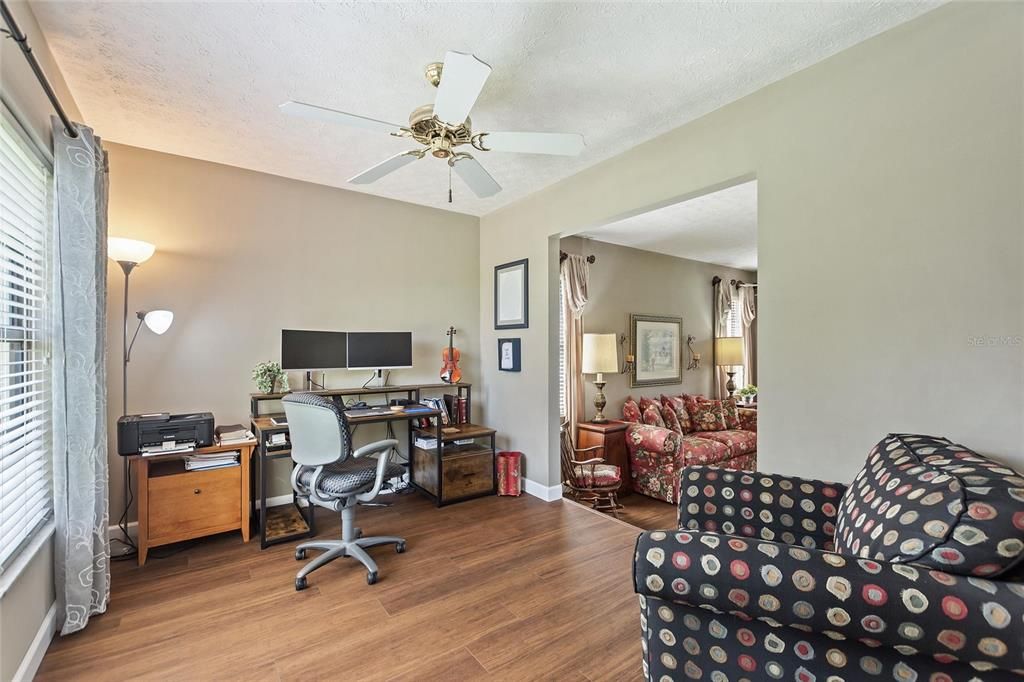 合同活跃: $719,000 (4 贝兹, 2 浴室, 2679 平方英尺)