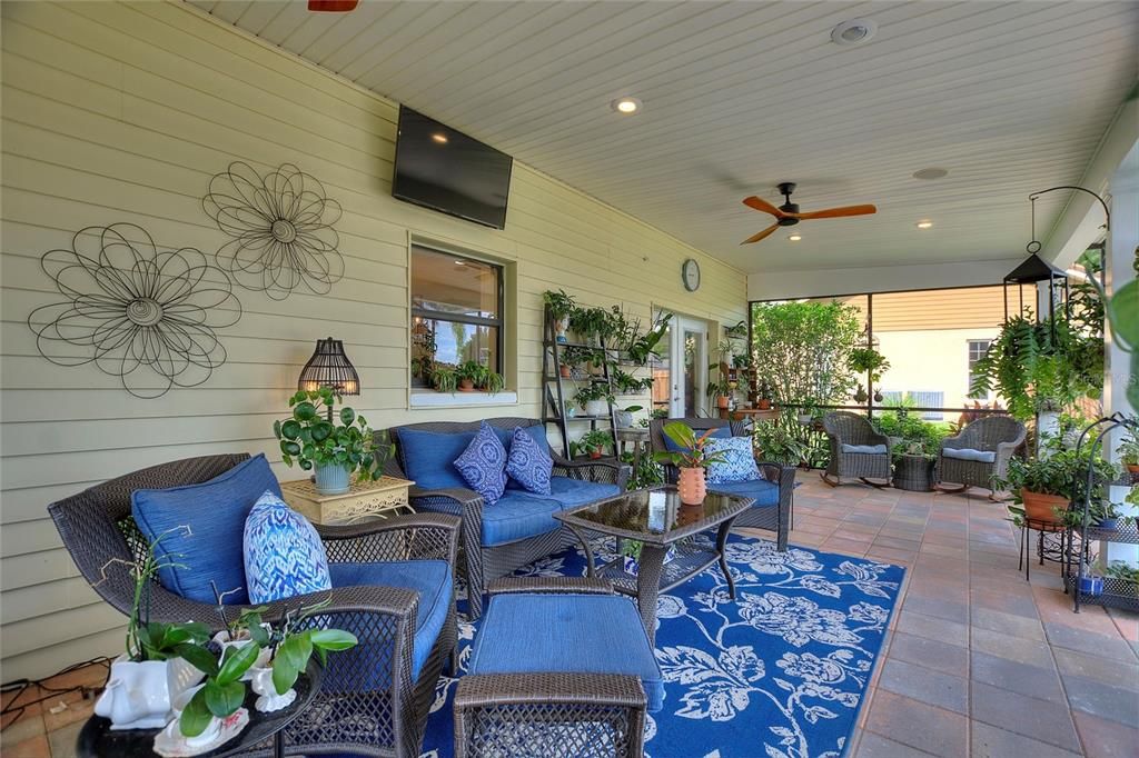 合同活跃: $719,000 (4 贝兹, 2 浴室, 2679 平方英尺)