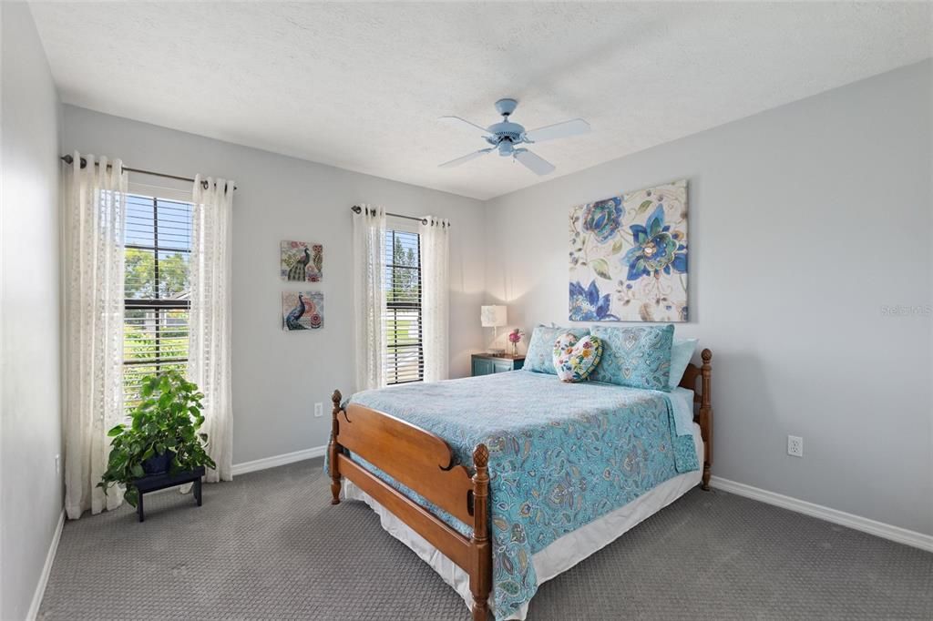 合同活跃: $719,000 (4 贝兹, 2 浴室, 2679 平方英尺)