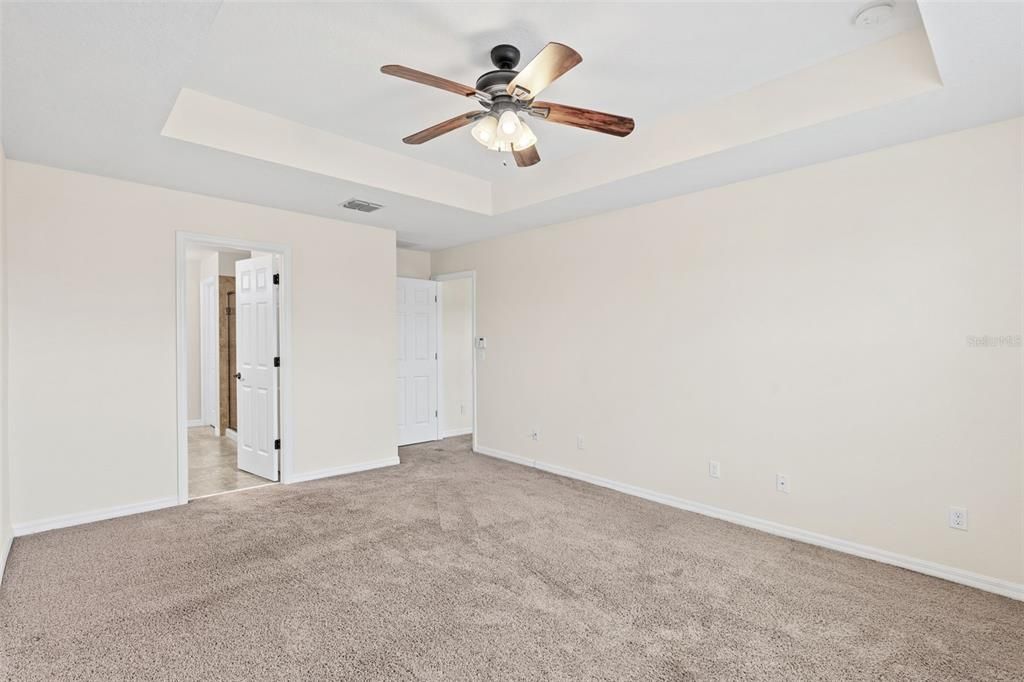 合同活跃: $459,900 (3 贝兹, 2 浴室, 1794 平方英尺)