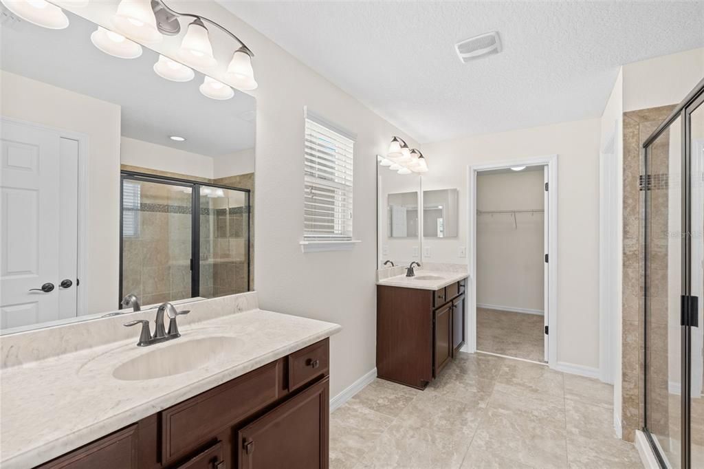 合同活跃: $459,900 (3 贝兹, 2 浴室, 1794 平方英尺)