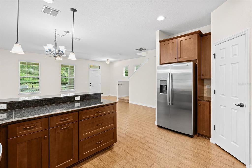 合同活跃: $459,900 (3 贝兹, 2 浴室, 1794 平方英尺)