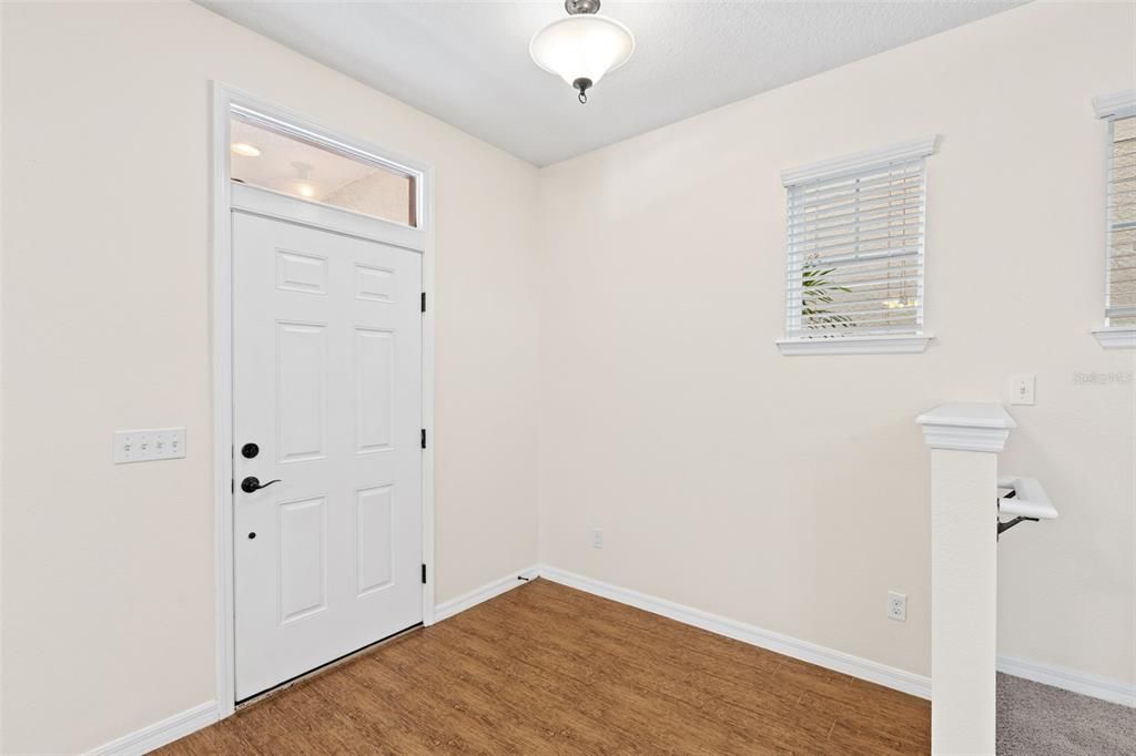 合同活跃: $459,900 (3 贝兹, 2 浴室, 1794 平方英尺)