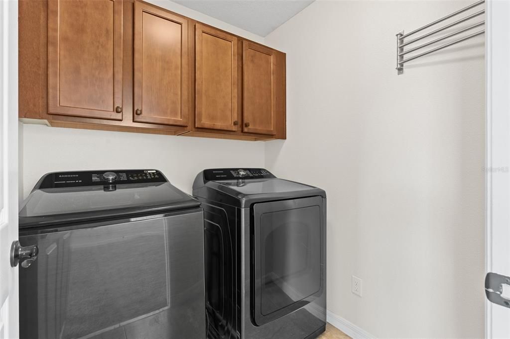 合同活跃: $459,900 (3 贝兹, 2 浴室, 1794 平方英尺)