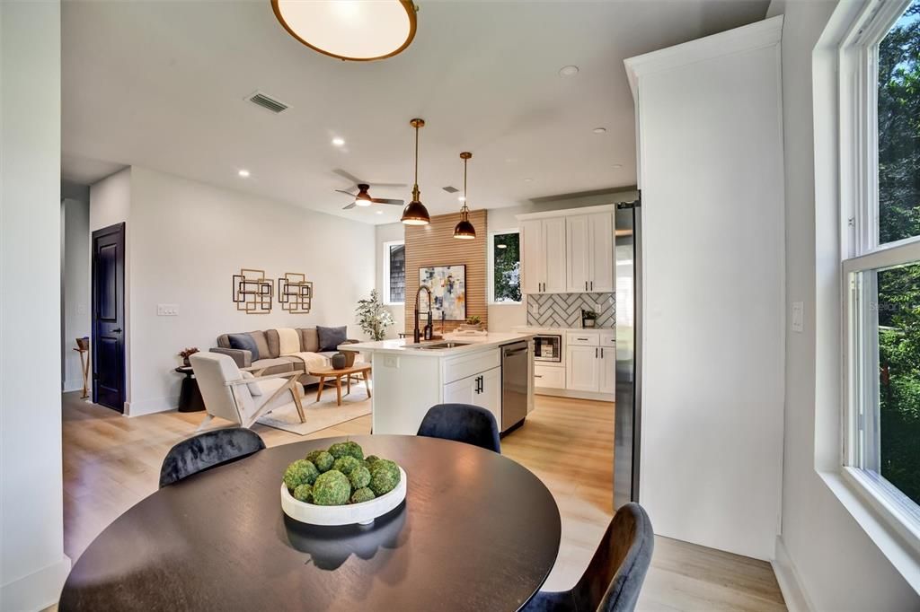 待售: $620,000 (3 贝兹, 3 浴室, 1403 平方英尺)