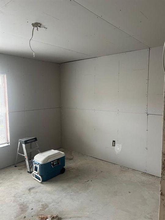 For Sale: $79,999 (1 beds, 1 baths, 590 Square Feet)