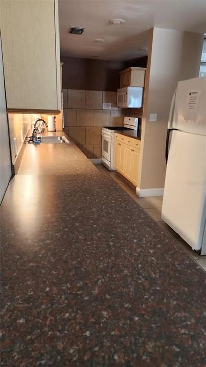 For Sale: $79,999 (1 beds, 1 baths, 590 Square Feet)