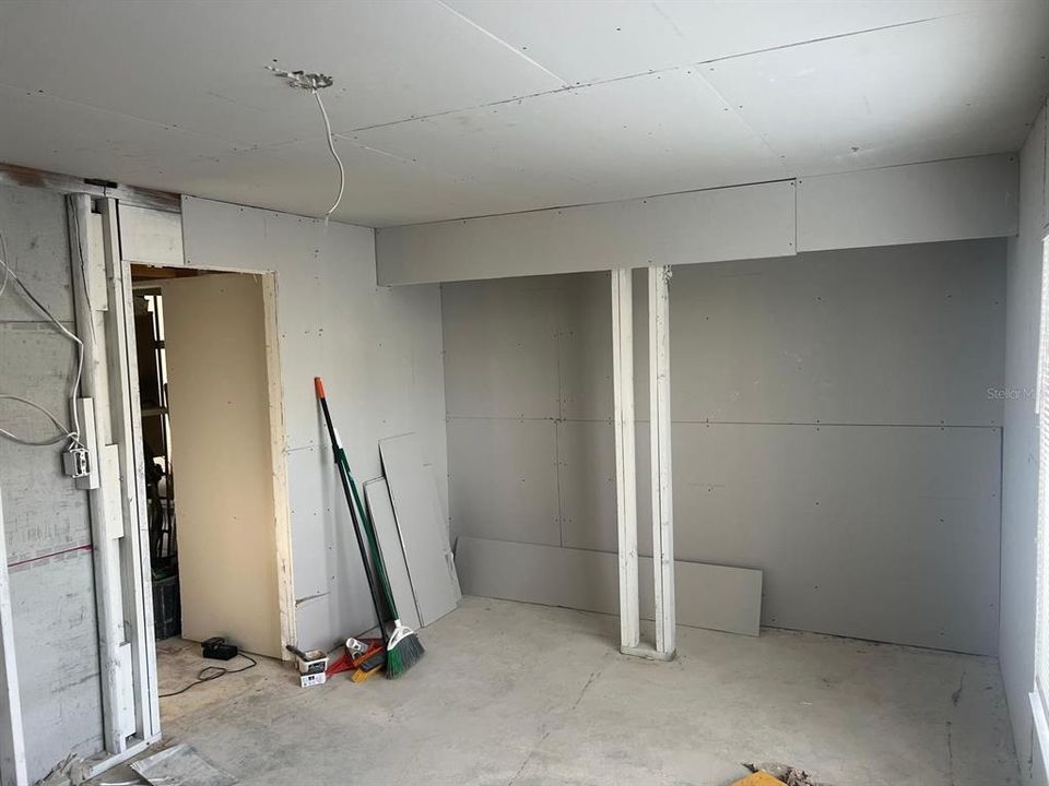 For Sale: $79,999 (1 beds, 1 baths, 590 Square Feet)