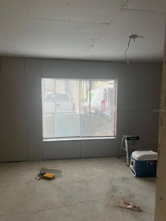 For Sale: $79,999 (1 beds, 1 baths, 590 Square Feet)