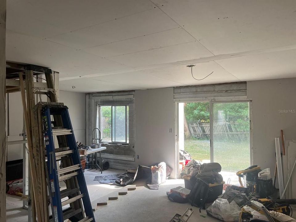 For Sale: $79,999 (1 beds, 1 baths, 590 Square Feet)