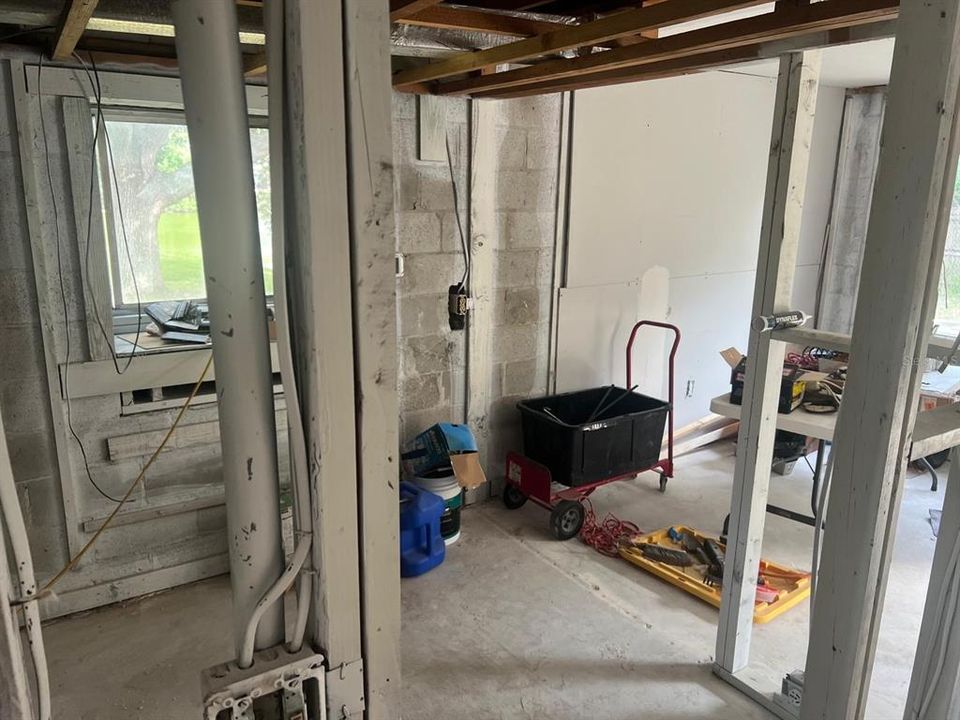 For Sale: $79,999 (1 beds, 1 baths, 590 Square Feet)