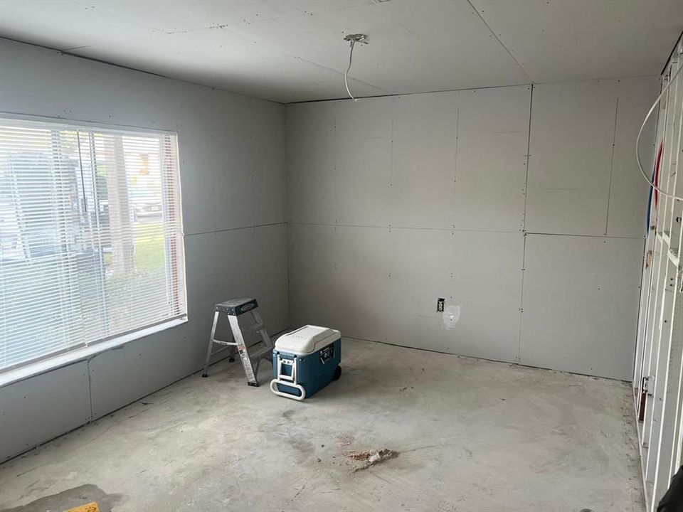 For Sale: $79,999 (1 beds, 1 baths, 590 Square Feet)