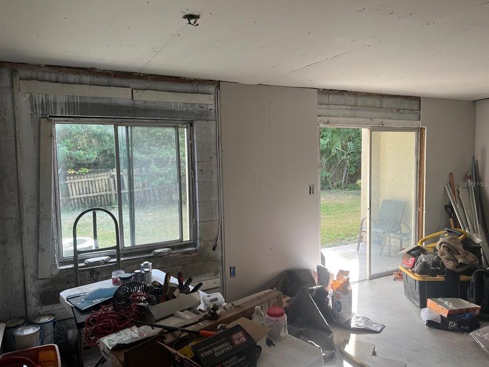 For Sale: $79,999 (1 beds, 1 baths, 590 Square Feet)