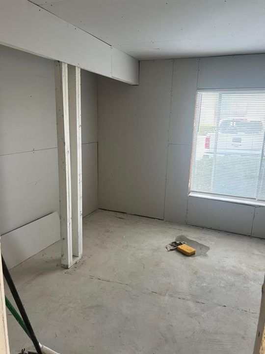 For Sale: $79,999 (1 beds, 1 baths, 590 Square Feet)