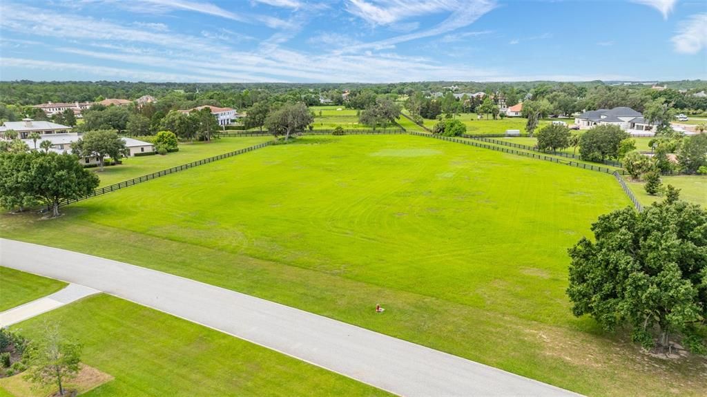 待售: $750,000 (3.33 acres)