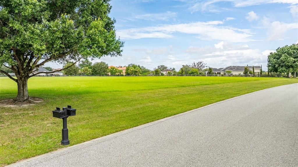 待售: $750,000 (3.33 acres)