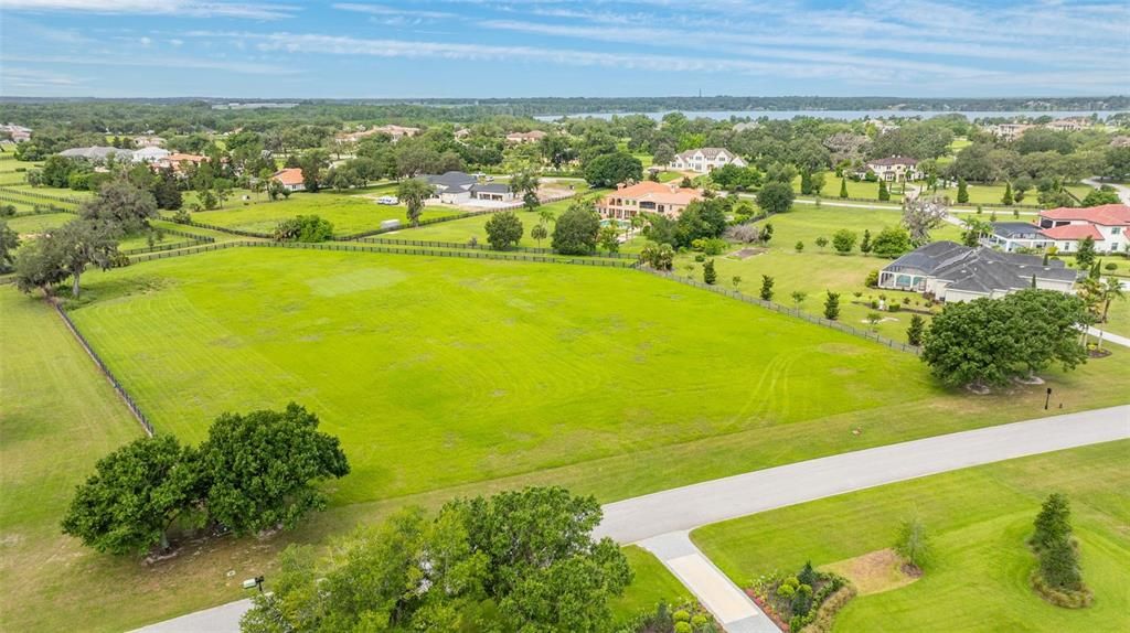 待售: $750,000 (3.33 acres)