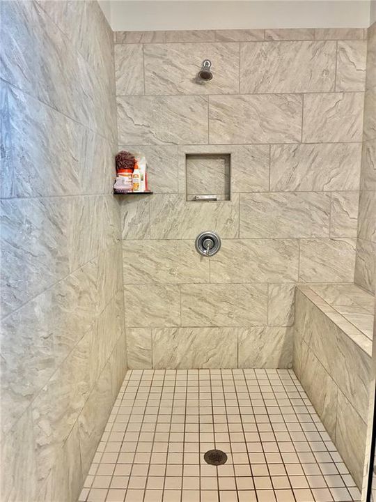 合同活跃: $389,000 (3 贝兹, 2 浴室, 1762 平方英尺)