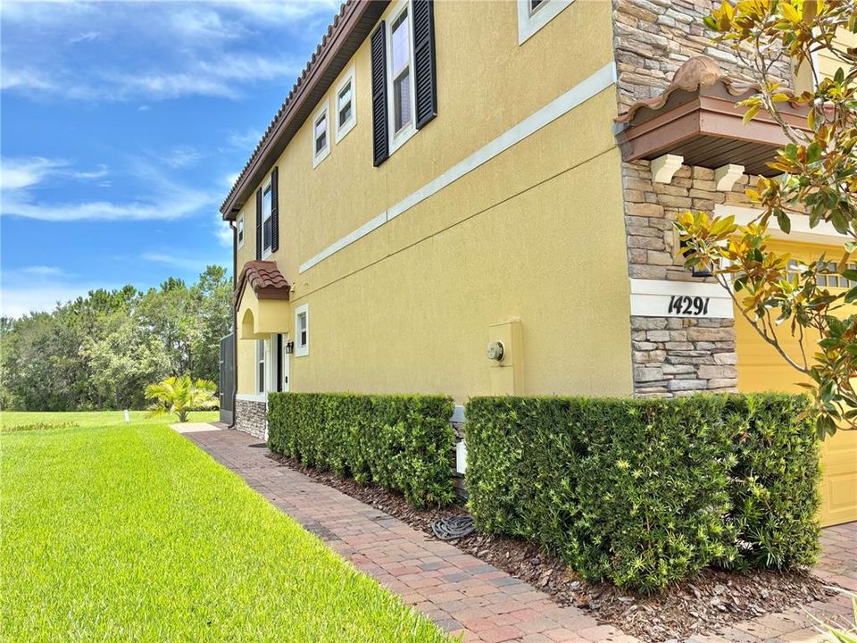 合同活跃: $389,000 (3 贝兹, 2 浴室, 1762 平方英尺)