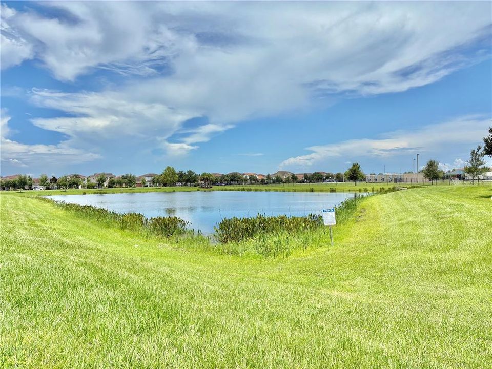 合同活跃: $389,000 (3 贝兹, 2 浴室, 1762 平方英尺)