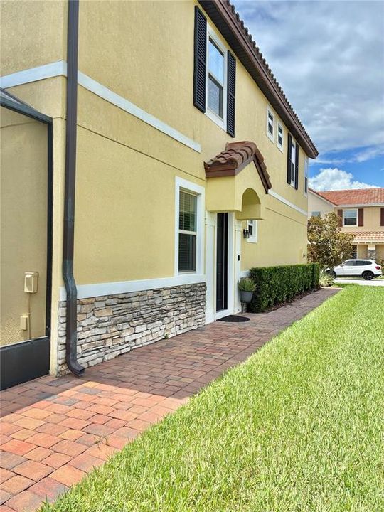 合同活跃: $389,000 (3 贝兹, 2 浴室, 1762 平方英尺)