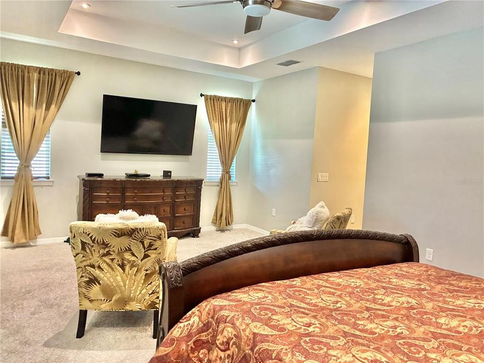 合同活跃: $389,000 (3 贝兹, 2 浴室, 1762 平方英尺)