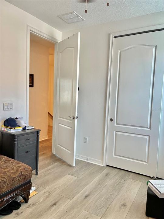 合同活跃: $389,000 (3 贝兹, 2 浴室, 1762 平方英尺)