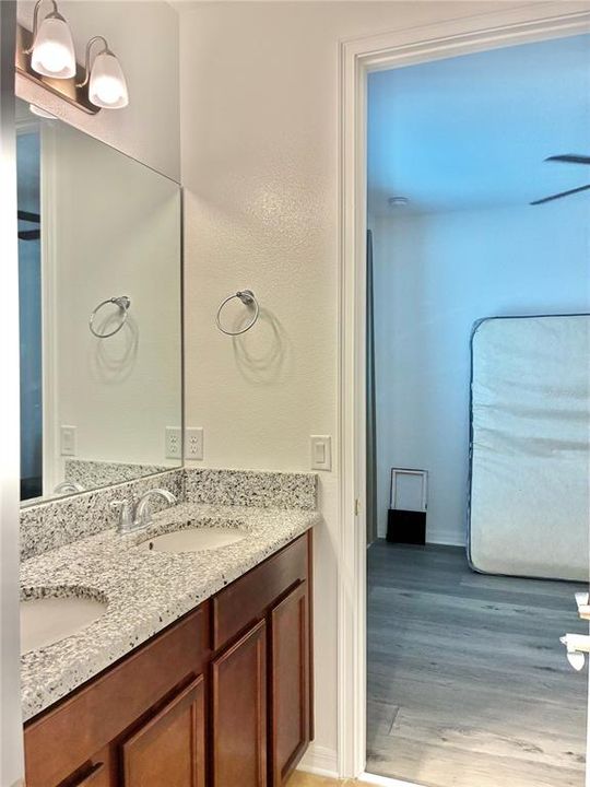 合同活跃: $389,000 (3 贝兹, 2 浴室, 1762 平方英尺)