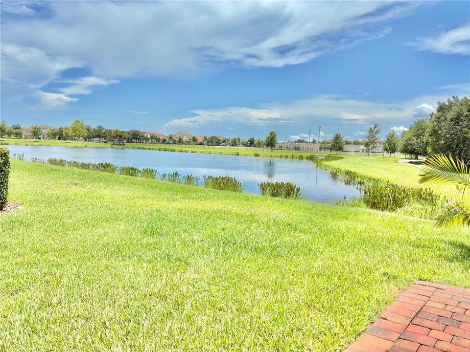 合同活跃: $389,000 (3 贝兹, 2 浴室, 1762 平方英尺)