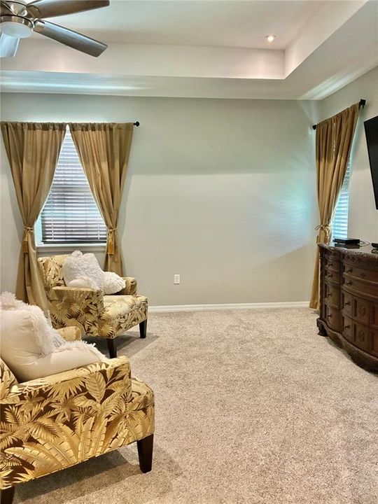 合同活跃: $389,000 (3 贝兹, 2 浴室, 1762 平方英尺)