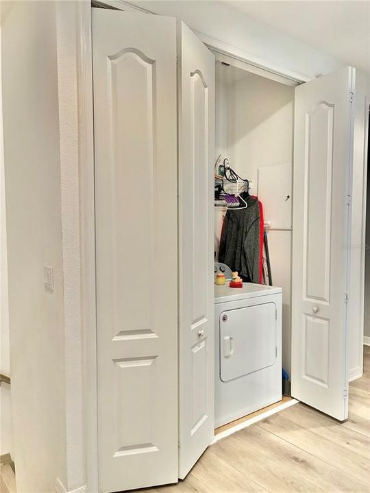 合同活跃: $389,000 (3 贝兹, 2 浴室, 1762 平方英尺)