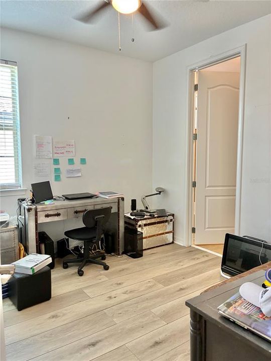 合同活跃: $389,000 (3 贝兹, 2 浴室, 1762 平方英尺)