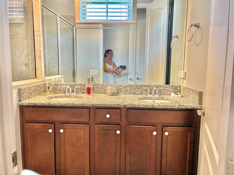 合同活跃: $389,000 (3 贝兹, 2 浴室, 1762 平方英尺)