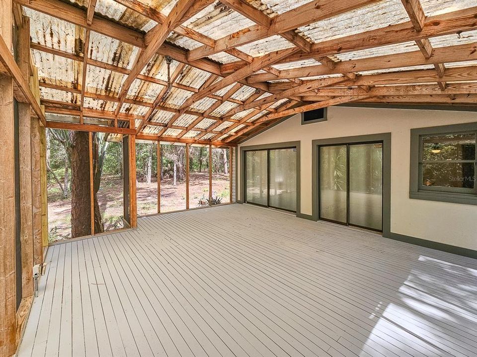 For Sale: $219,000 (2 beds, 1 baths, 816 Square Feet)