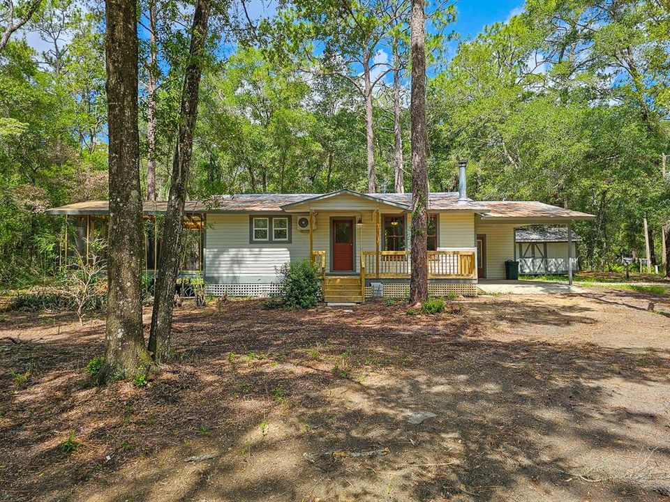 For Sale: $219,000 (2 beds, 1 baths, 816 Square Feet)